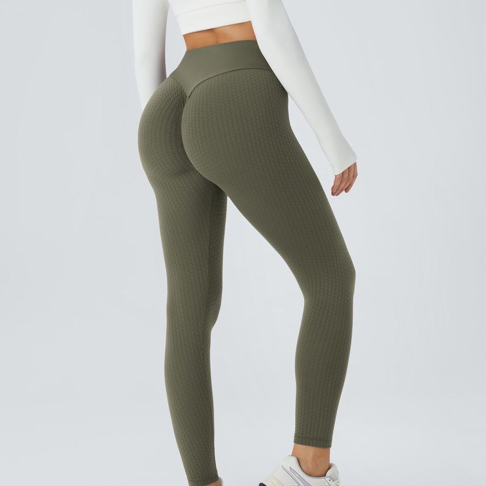 Halara High Waisted Butt Lifting Leggings L green